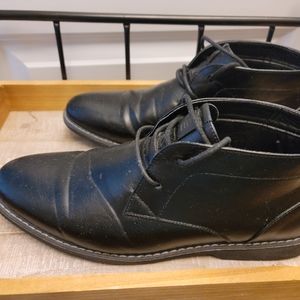 Mens London fog dress shoe.